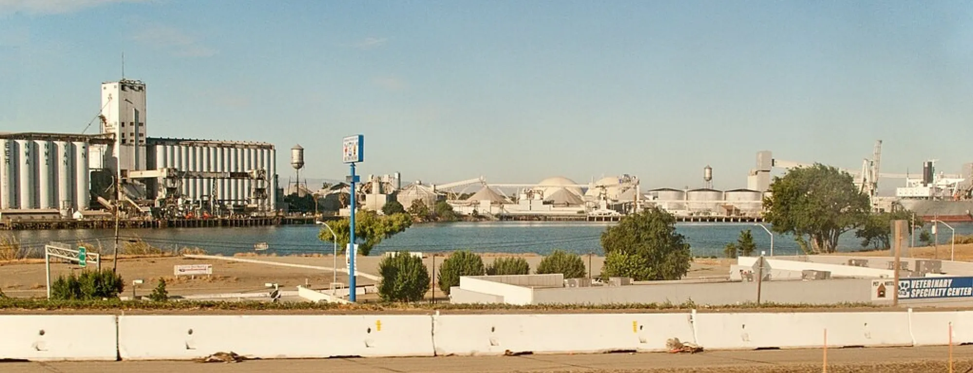 View of the Port of Stockton on the San Joaquin River. Photo by by Downtowngal https://commons.wikimedia.org/w/index.php?curid=26671447