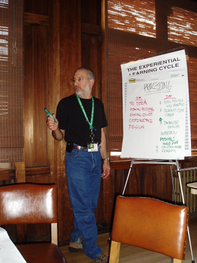Richard Enfield explains to 4-H leaders how kids learn.