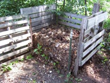 compost bin from recycled pallets... from San Joaquin Master Gardeners