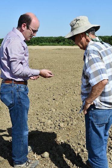 Justin Diener (left) of Red Rock Ranch in Five Points, CA hosting Rick Reed of the University of Georgia
