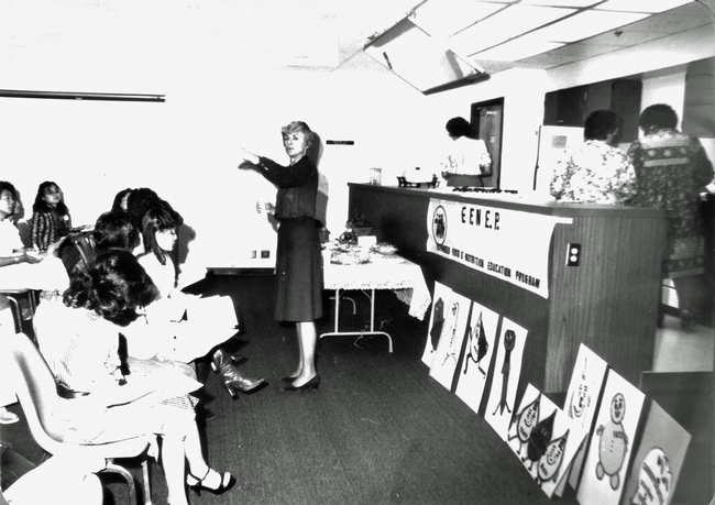 Home economist Mary Marshall conducts EFNEP training session for refugees enrolled in English class. (November 1982)