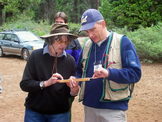 John Battles and SNAMP participant Lynn Lorenson discussing a tree core sample.