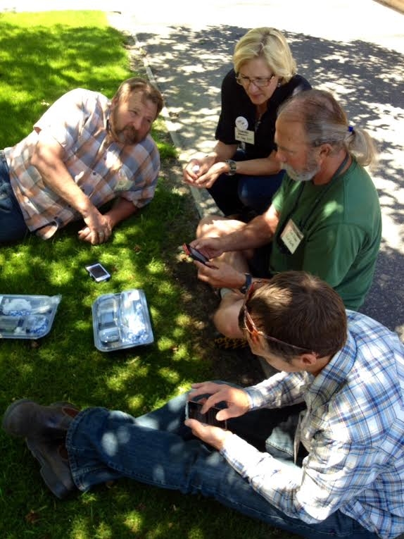 UC ANR's Jeannette Warnert teaches California Naturalist instructors how to use iNaturalist on their mobile devices.