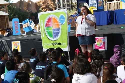 Students at the 2014 Fresno County Farm and Nutrition Day learning about good eating habits.