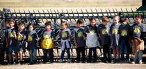 Más de 200 niños de primer año de primaria visitaron los cultivos de arroz en el Valle de Sacramento, allí aprendieron sobre el ciclo que realiza el arroz desde que se siembra hasta que se realiza la cosecha. Foto: Evett Kilmartin for Nuestra Comunidad Blog