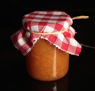 Jar of homemade-jam-1886343 640