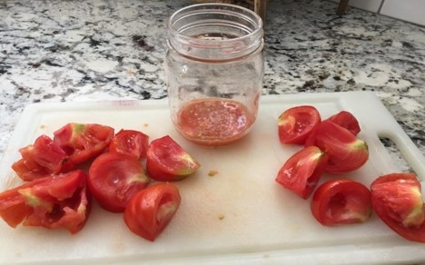 Diced tomatoes for saving. (Heidi Aufdermaur)