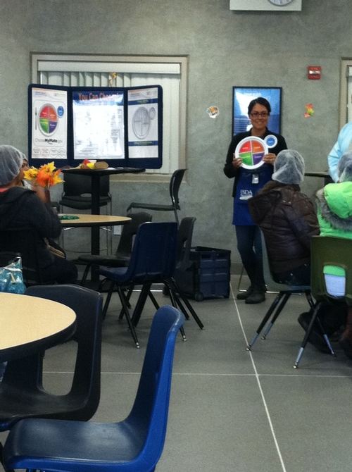 UC CalFresh Coordinator DeAnna Molinar introduced parents to MyPlate