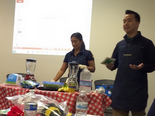 Pictured left to right: Consuelo Cid and Tacu Vang, Community Education Specialists with UC CalFresh prepare the Green Monster Smoothie.