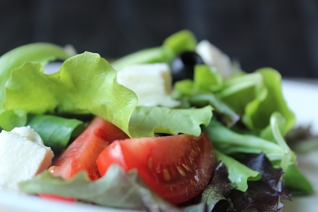 Cuando prepara alimentos en casa, la cena sera más saludables. (Foto: Pixabay.com)