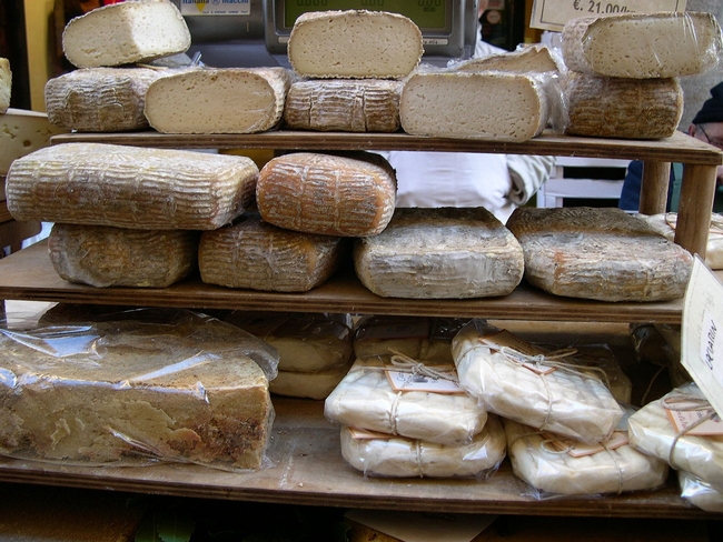 La producción de quesos artesanales agrega valor a las lecherías de California. (Foto: Wikimedia Commons)