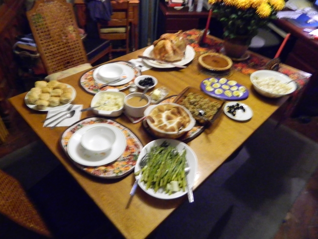Una cena de Acción de Gracias lo puede dejar con muchas sobras.  Foodsafety.gob le recomienda usar etiquetas para almacenar alimentos.