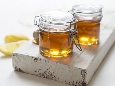 C.C. Plaza Mayor - Muchos beneficios y propiedades de la miel pura de las  abejas 🍯🐝en la salud humana, tanto como uso tópico como consumo de  alimento. La puedes encontrar e @laestanciafrutossecos