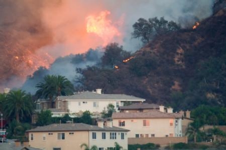 The Santiago Fire looms over large Orange County homes.