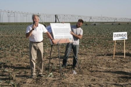 Jeff Mitchell, left, presents research results at a UC ANR West Side Research and Extension Center field day.