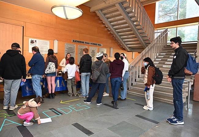 Crowds lined up from 10 a.m. to 2 p.m., Saturday, Feb. 10 to talk to the nematologists at UC Davis Biodiversity Museum Day. (Photo by Kathy Keatley Garvey)
