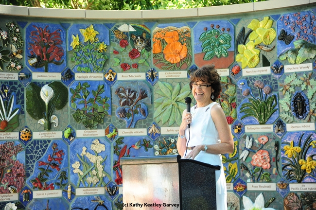 Kathleen Socolofsky, director of the UC Davis Arboreteum, at a ceremony honoring the donors. (Photo by Kathy Keatley Garvey)