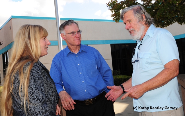 Newly elected president Robert Dowell (right) talks with UC Davis Extension apiculturist Eric Mussen and UC Davis mosquito researcher Debbie Dritz. (Photo by Kathy Keatley Garvey)