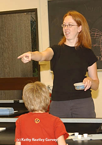 Rebecca O'Flaherty teaching elementary students about maggots. (Photo by Kathy Keatley Garvey)