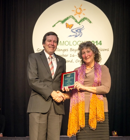 ESA president Frank Zalom presents the 2014 Distinguished Achievement Award in Teaching Award to Diane Ullman. (Photo by Trav Willilams, Broken Banjo Photography)