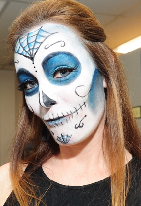 Danielle Wishon wore this eye-opening face painting. (Photo by Kathy Keatley Garvey)