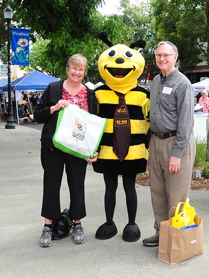 Eric Mussen, Extension apiculturist emeritus and president of the Western Apicultural Society, and wife Helen pose with a bee character. Inside: Benji Shade of Woodland Christian School. (Photo by Kathy Keatley Garvey)