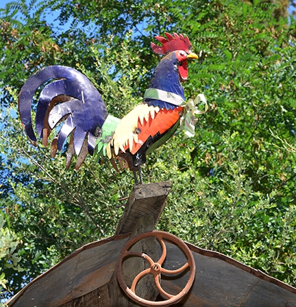 Rooster art in the Frey garden. (Photo by Kathy Keatley Garvey)