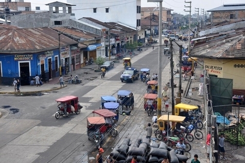 Street scene, Iquitos, Peru, a city where Thomas Scott and colleagues conduct their research on dengue. (Photo courtesy of the Thomas Scott lab)