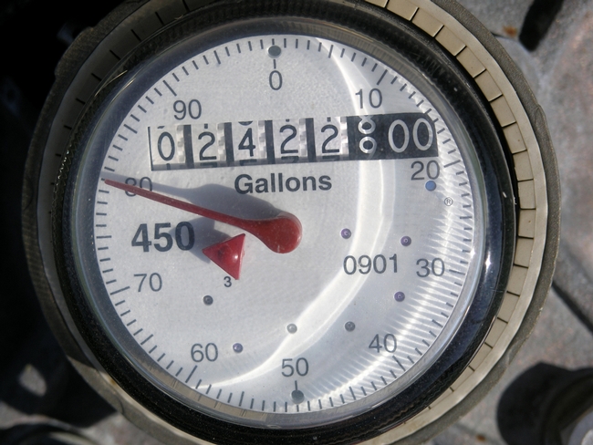 A dial gauge showing water usage of 2,422,880 gallons.