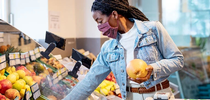 Las personas con menos de un año en el programa WIC, encontraron más desafíos para comprar alimentos en comparación con aquellos que llevan inscritos más tiempo. for Comunidades Saludables Blog