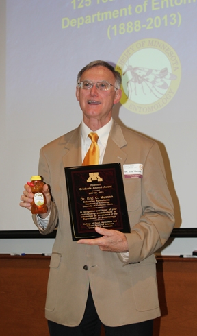 Eric Mussen shows the jar of honey he received. (Courtesy Photo