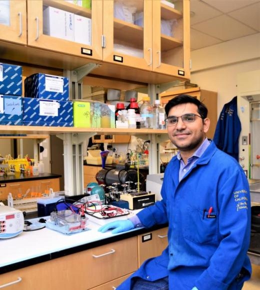 Shahid Siddique, spring seminar coordinator (Photo by Kathy Keatley Garvey)