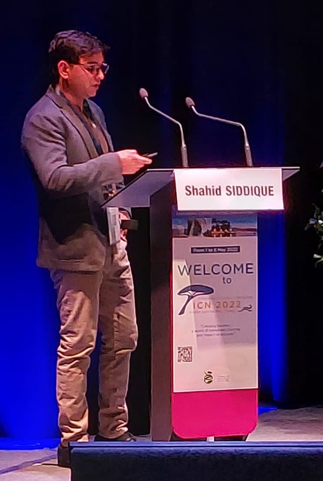 UC Davis nematologist Shahid Siddique at the podium at the Seventh International Congress of Nematologists.