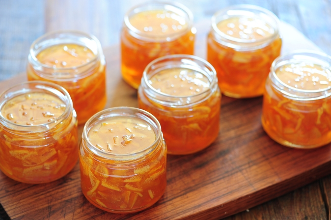 Orange marmalade ready for freezing or water bath canning. (Photo: Wikimedia Commons)