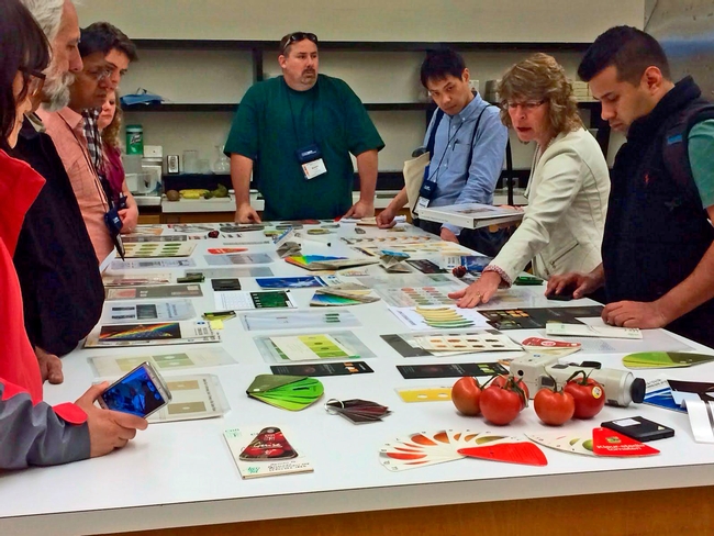 Diane Barrett Shows Produce Quality Evaluation Resourses at the 2014 Short Course