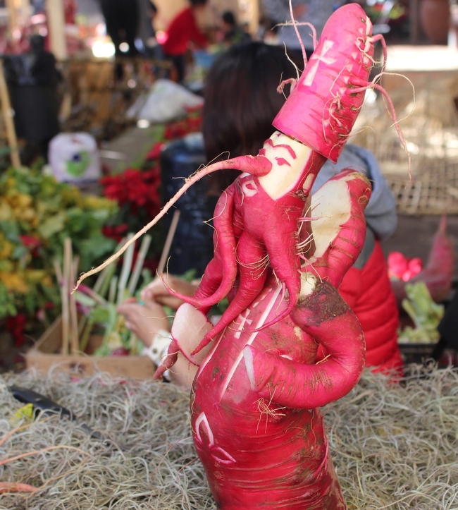 https://www.atlasobscura.com/foods/night-of-the-radishes-carving-festival?utm_source=Atlas+Obscura+Daily+Newsletter&utm_campaign=2ace36ff7b-EMAIL_CAMPAIGN_2018_06_28&utm_medium=email&utm_term=0_f36db9c480-2ace36ff7b-63569121&ct=t(EMAIL_CAMPAIGN_6_28_2018)&mc_cid=2ace36ff7b&mc_eid=cbaf3ebc5f