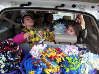 4-Hers Wrap Hospital Patients in Love
