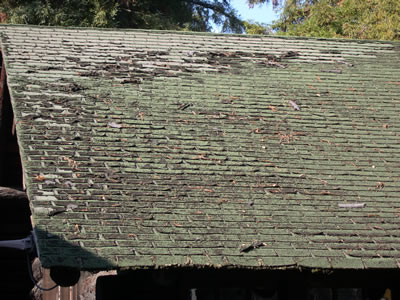 Roof-weathered asphalt roof