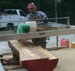 Sawing of logs using Lucas mobile sawmill