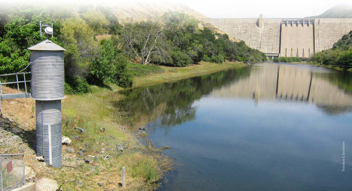 A modeling technique that predicts natural stream flows can help California develop sustainable water management strategies. This photo of Pine Flat Dam on the Kings River shows a USGS gauge below the dam.