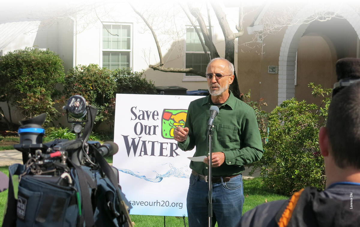 UCCE Advisor Chuck Ingels speaks to the press in Sacramento about water conservation. UC has developed a database that categorizes 3,500 plants by their water needs.