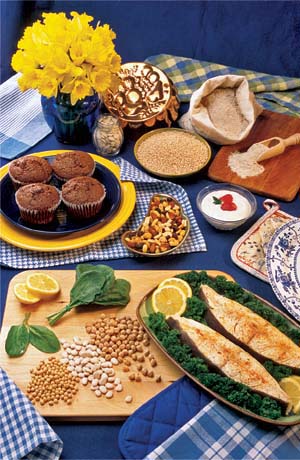 Good sources of magnesium include bran muffins, pumpkin seeds, barley, buckwheat flour, low-fat yogurt, trail mix, halibut steaks, garbanzo beans, lima beans, soybeans and spinach. Increasing dietary magnesium may reduce asthma symptoms while aiding in weight loss.