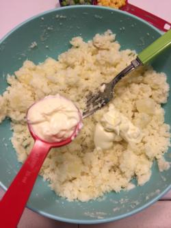 Add 2 tablespoons mayonnaise.