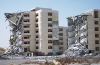 Precauciones en caso de un terremoto para quienes viven en apartamentos 
y casas móviles