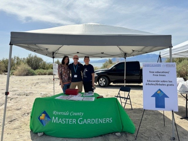 Janet and UC Master Gardeners set up for Trees for Tomorrow Start Today at the Salton Sea.