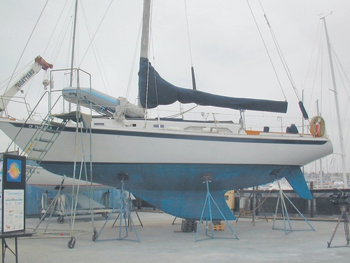 Sailboat with 5 year old nontoxic epoxy hull coating