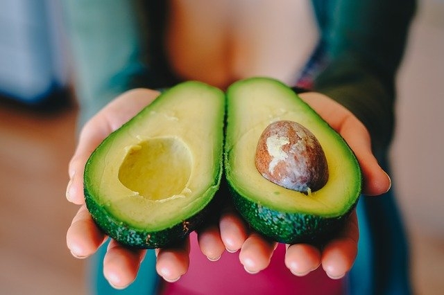 Avocado halves Image by Juraj Varga from Pixabay