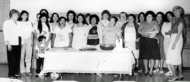 Nutrition education assistant Celia Guitierrez EFNEP graduates in south central San Bernardino County. (June 1985)
