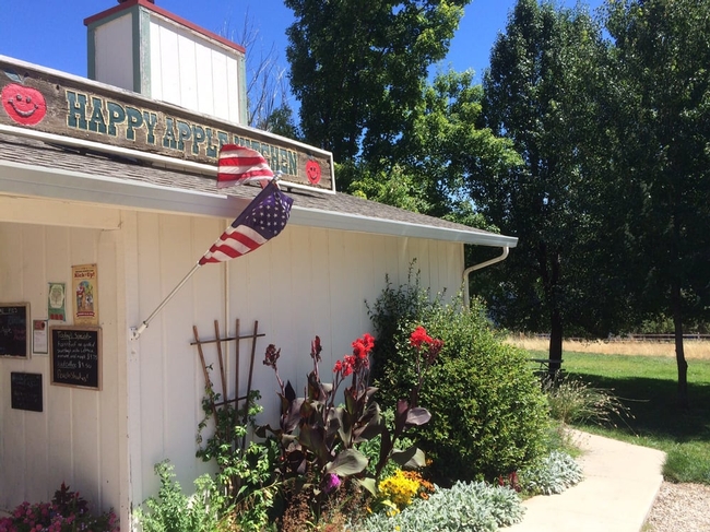 A view of the front of Happy Apple Kitchen, a small family owned restaurant.