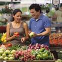 farmers market couple